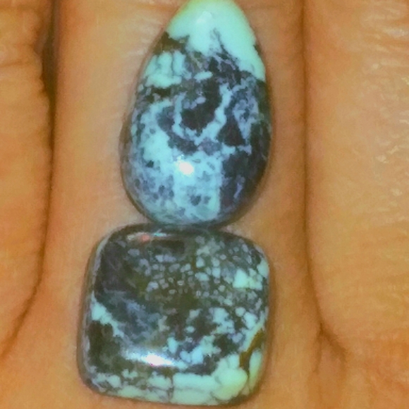 Beautiful pair of matching Snowville turquoise cabochons - Picture 5 of 6